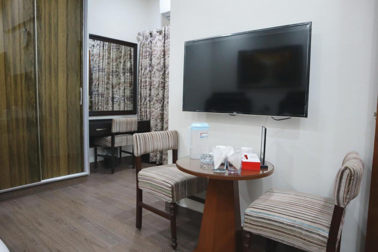 Hayyat Luxury Hotel Suites Lahore Exterior photo