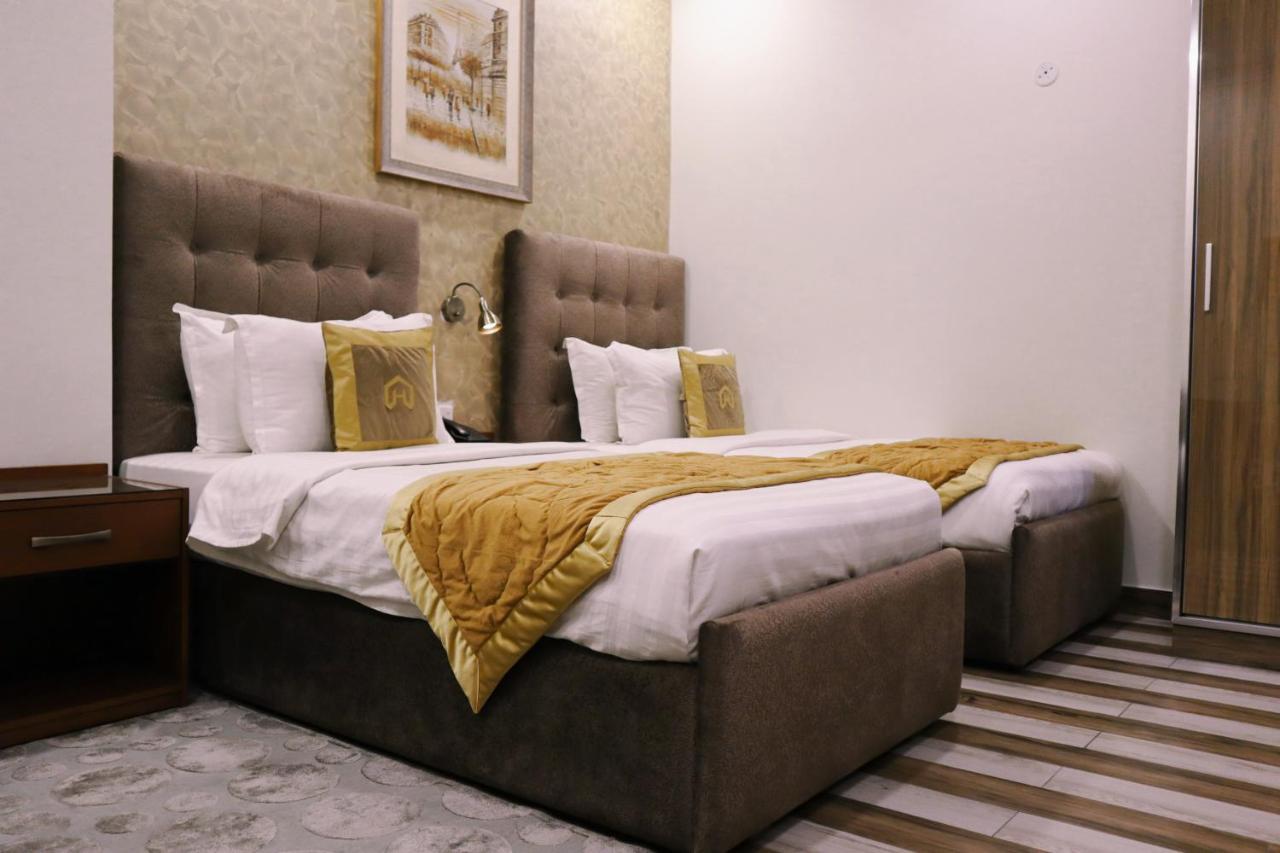 Hayyat Luxury Hotel Suites Lahore Exterior photo